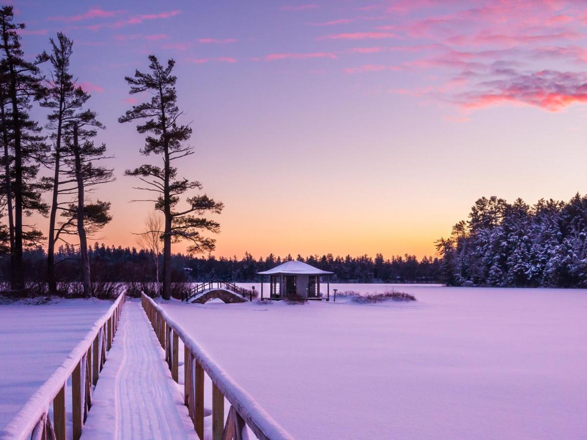 Готель White Pine Camp Paul Smiths Екстер'єр фото
