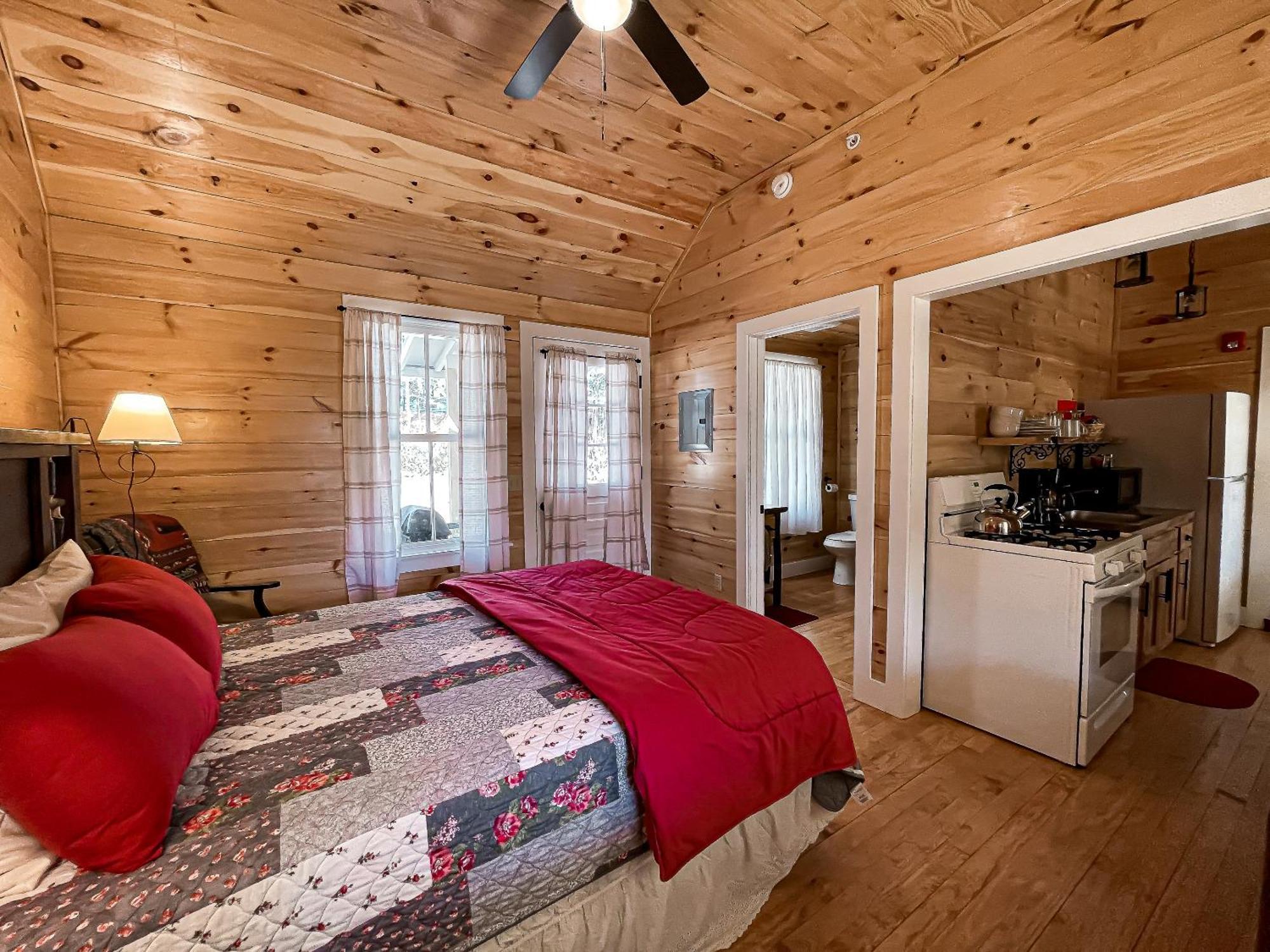 Готель White Pine Camp Paul Smiths Номер фото