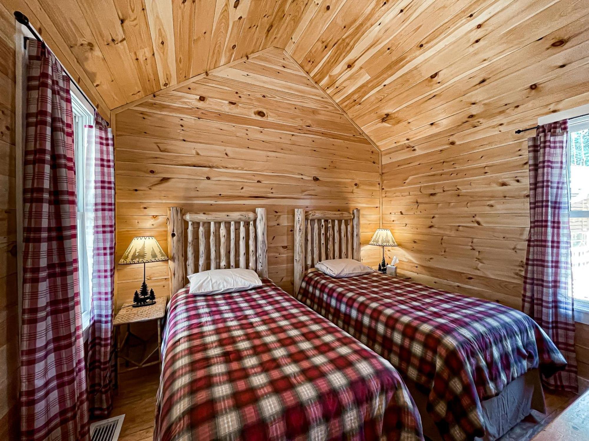 Готель White Pine Camp Paul Smiths Номер фото